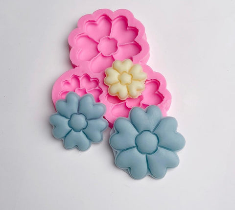 Smello's 3 Cavity Heart Petal Flower Silicone Fondant Mould (FB 136)